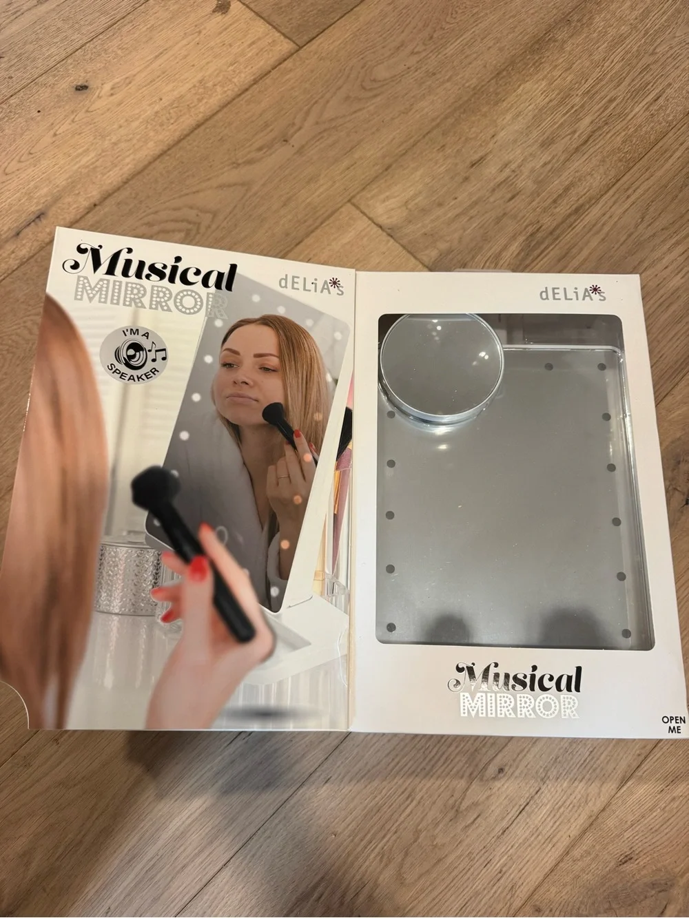NEW IN BOX. dELiA*s Bluetooth Musical LED Vanity Mirror - White